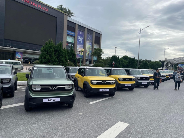 Chính thức: Những chiếc VinFast VF 3 đầu tiên đã được bàn giao đến tay người dùng Việt- Ảnh 1. Chính thức: Những chiếc VinFast VF 3 đầu tiên đã được bàn giao đến tay người dùng Việt- Ảnh 1.