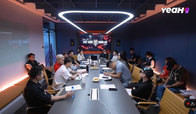 BB Trần căng thẳng vì bất đồng quan điểm với 1 BB Trần căng thẳng vì bất đồng quan điểm với 1