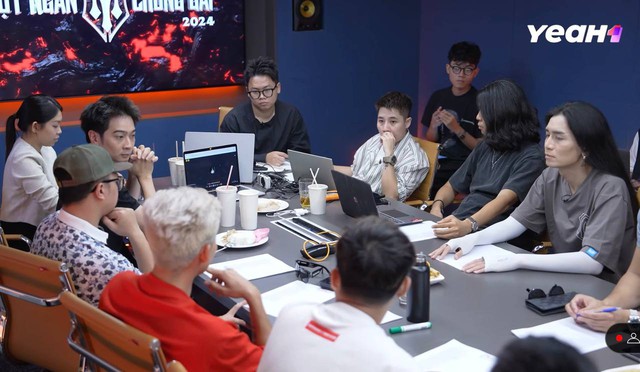 BB Trần căng thẳng vì bất đồng quan điểm với 1 BB Trần căng thẳng vì bất đồng quan điểm với 1