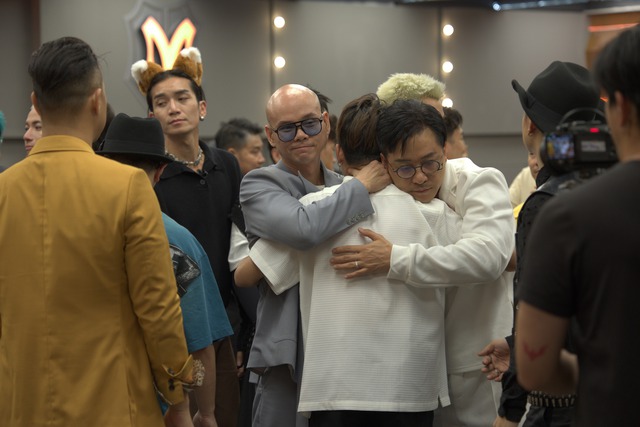 BB Trần căng thẳng vì bất đồng quan điểm với 1 BB Trần căng thẳng vì bất đồng quan điểm với 1