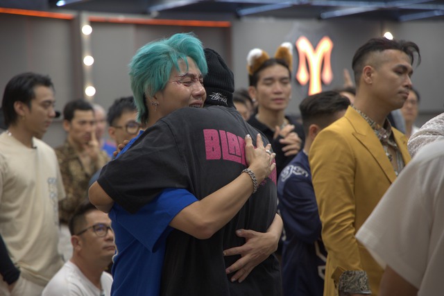 BB Trần căng thẳng vì bất đồng quan điểm với 1 BB Trần căng thẳng vì bất đồng quan điểm với 1