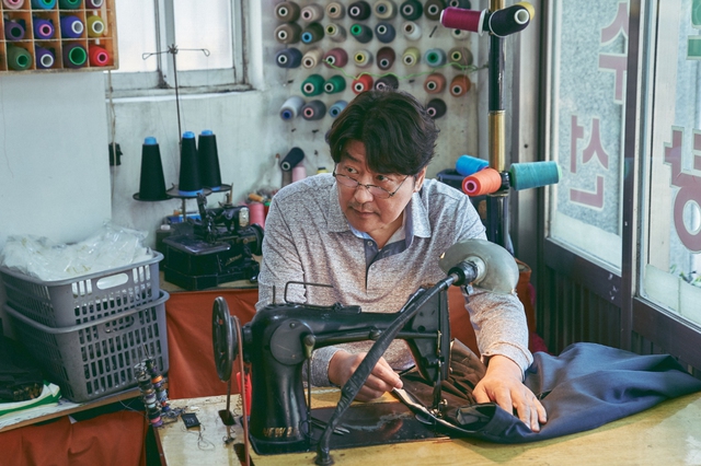 Quốc bảo diễn xuất 30 năm chưa từng thất bại, lập kỷ lục khủng đứng đầu showbiz- Ảnh 7. Quốc bảo diễn xuất 30 năm chưa từng thất bại, lập kỷ lục khủng đứng đầu showbiz- Ảnh 7.