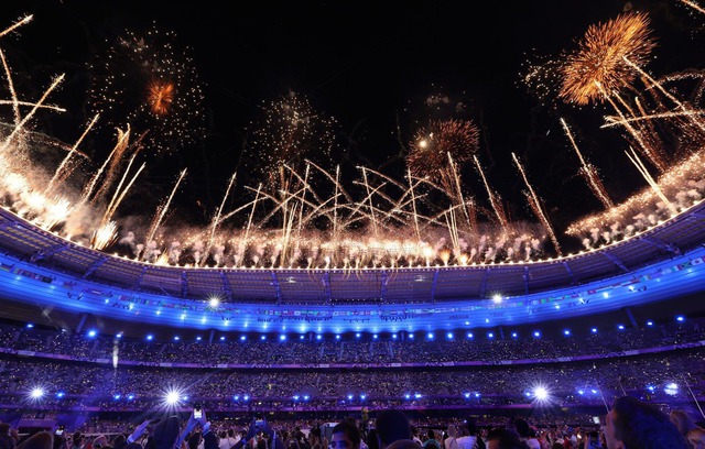 Lễ bế mạc Olympic 2024: Hành trình xuyên không gian - thời gian mãn nhãn và cái kết nghẹt thở như phim hành động Hollywood- Ảnh 16. Lễ bế mạc Olympic 2024: Hành trình xuyên không gian - thời gian mãn nhãn và cái kết nghẹt thở như phim hành động Hollywood- Ảnh 16.