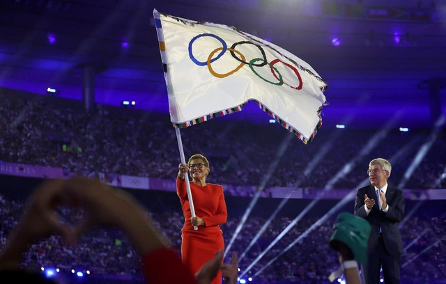 Lễ bế mạc Olympic 2024: Hành trình xuyên không gian - thời gian mãn nhãn và cái kết nghẹt thở như phim hành động Hollywood- Ảnh 9. Lễ bế mạc Olympic 2024: Hành trình xuyên không gian - thời gian mãn nhãn và cái kết nghẹt thở như phim hành động Hollywood- Ảnh 9.