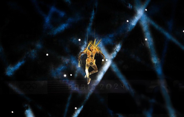 Lễ bế mạc Olympic 2024: Hành trình xuyên không gian - thời gian mãn nhãn và cái kết nghẹt thở như phim hành động Hollywood- Ảnh 4. Lễ bế mạc Olympic 2024: Hành trình xuyên không gian - thời gian mãn nhãn và cái kết nghẹt thở như phim hành động Hollywood- Ảnh 4.