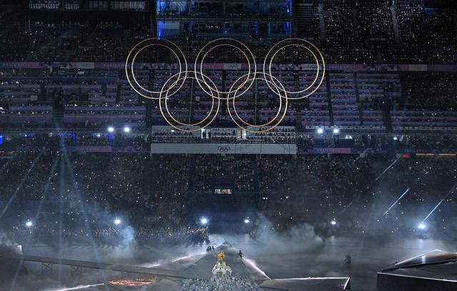 Lễ bế mạc Olympic 2024: Hành trình xuyên không gian - thời gian mãn nhãn và cái kết nghẹt thở như phim hành động Hollywood- Ảnh 6. Lễ bế mạc Olympic 2024: Hành trình xuyên không gian - thời gian mãn nhãn và cái kết nghẹt thở như phim hành động Hollywood- Ảnh 6.