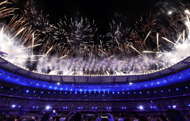 Lễ bế mạc Olympic 2024: Hành trình xuyên không gian - thời gian mãn nhãn và cái kết nghẹt thở như phim hành động Hollywood- Ảnh 17. Lễ bế mạc Olympic 2024: Hành trình xuyên không gian - thời gian mãn nhãn và cái kết nghẹt thở như phim hành động Hollywood- Ảnh 17.