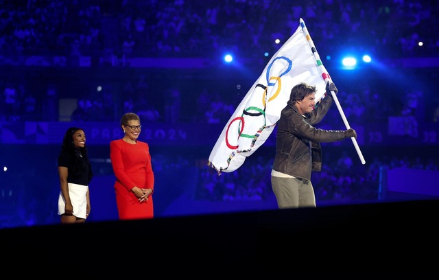 Lễ bế mạc Olympic 2024: Hành trình xuyên không gian - thời gian mãn nhãn và cái kết nghẹt thở như phim hành động Hollywood- Ảnh 13. Lễ bế mạc Olympic 2024: Hành trình xuyên không gian - thời gian mãn nhãn và cái kết nghẹt thở như phim hành động Hollywood- Ảnh 13.
