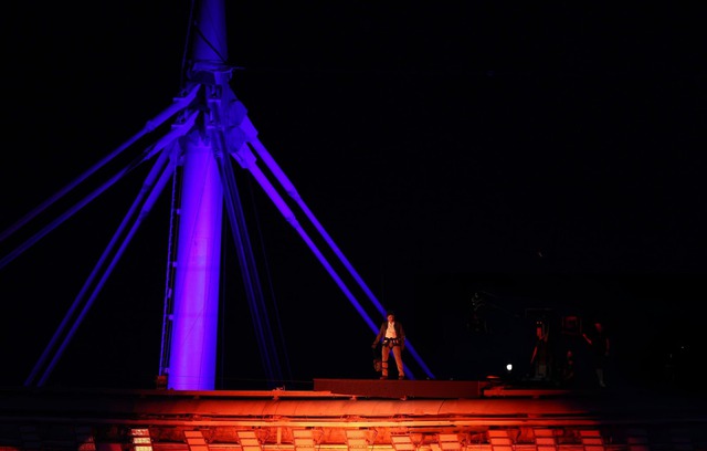 Lễ bế mạc Olympic 2024: Hành trình xuyên không gian - thời gian mãn nhãn và cái kết nghẹt thở như phim hành động Hollywood- Ảnh 11. Lễ bế mạc Olympic 2024: Hành trình xuyên không gian - thời gian mãn nhãn và cái kết nghẹt thở như phim hành động Hollywood- Ảnh 11.