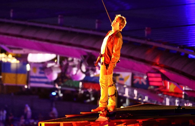 Lễ bế mạc Olympic 2024: Hành trình xuyên không gian - thời gian mãn nhãn và cái kết nghẹt thở như phim hành động Hollywood- Ảnh 10. Lễ bế mạc Olympic 2024: Hành trình xuyên không gian - thời gian mãn nhãn và cái kết nghẹt thở như phim hành động Hollywood- Ảnh 10.