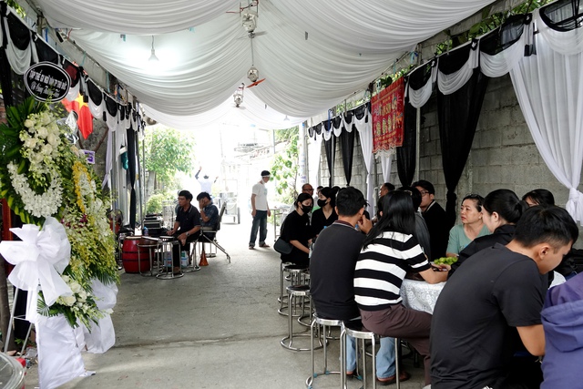 Không khí tang thương bao trùm căn nhà của 2 mẹ con gặp tai nạn ở Bình Dương: "Cháu trai mới lên lớp 1, quần áo đồng phục cũng chuẩn bị hết rồi"- Ảnh 10. Không khí tang thương bao trùm căn nhà của 2 mẹ con gặp tai nạn ở Bình Dương: "Cháu trai mới lên lớp 1, quần áo đồng phục cũng chuẩn bị hết rồi"- Ảnh 10.