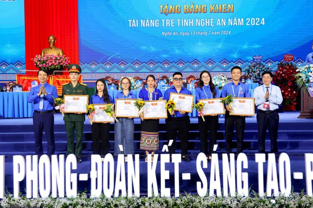 Quang Linh Vlogs đưa Lôi Con rời Việt Nam sau hơn 3 tháng đầy niềm vui, kiếm nhiều tiền nhưng vẫn có điều gây tiếc nuối!- Ảnh 8. Quang Linh Vlogs đưa Lôi Con rời Việt Nam sau hơn 3 tháng đầy niềm vui, kiếm nhiều tiền nhưng vẫn có điều gây tiếc nuối!- Ảnh 8.