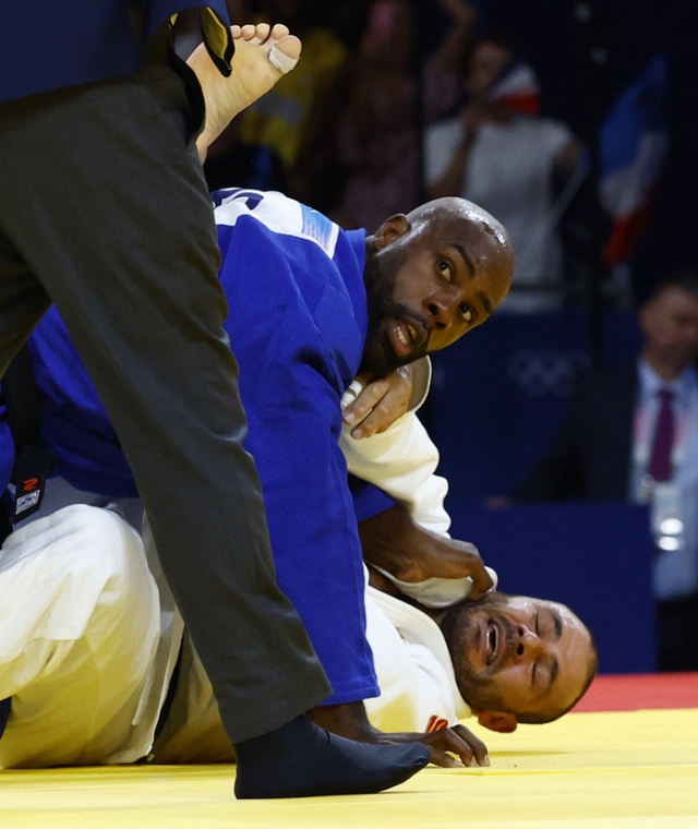 Huyền thoại judo bị đối thủ đá vào chỗ hiểm gây phẫn nộ, võ sĩ Huyền thoại judo bị đối thủ đá vào chỗ hiểm gây phẫn nộ, võ sĩ