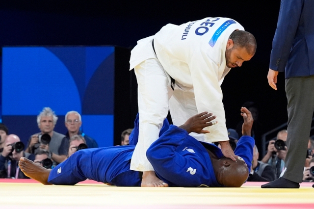 Huyền thoại judo bị đối thủ đá vào chỗ hiểm gây phẫn nộ, võ sĩ Huyền thoại judo bị đối thủ đá vào chỗ hiểm gây phẫn nộ, võ sĩ