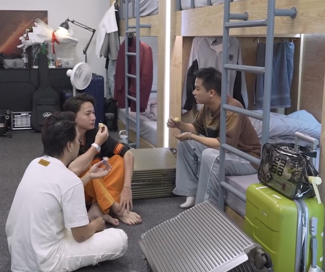 S.T Sơn Thạch gây drama lớn tại Anh trai chông gai, Thiên Minh nói 1 câu cực căng!- Ảnh 6. S.T Sơn Thạch gây drama lớn tại Anh trai chông gai, Thiên Minh nói 1 câu cực căng!- Ảnh 6.
