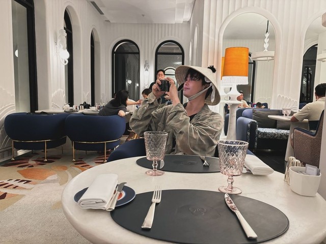 Lee Jong Suk "xả" ảnh du lịch Đà Nẵng với thái độ bất ngờ giữa nghi vấn chia tay IU- Ảnh 2. Lee Jong Suk "xả" ảnh du lịch Đà Nẵng với thái độ bất ngờ giữa nghi vấn chia tay IU- Ảnh 2.