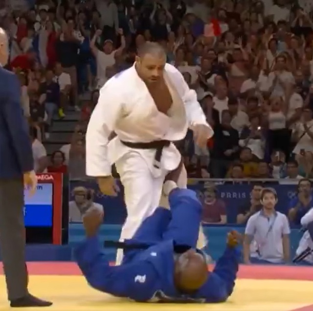 Huyền thoại judo bị đối thủ đá vào chỗ hiểm gây phẫn nộ, võ sĩ Huyền thoại judo bị đối thủ đá vào chỗ hiểm gây phẫn nộ, võ sĩ