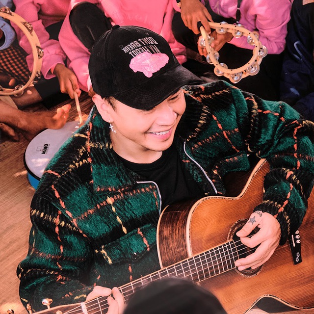 Binz xót xa khi cây đàn trị giá 200 triệu bị dàn Anh Tài "vứt xó"- Ảnh 5. Binz xót xa khi cây đàn trị giá 200 triệu bị dàn Anh Tài "vứt xó"- Ảnh 5.