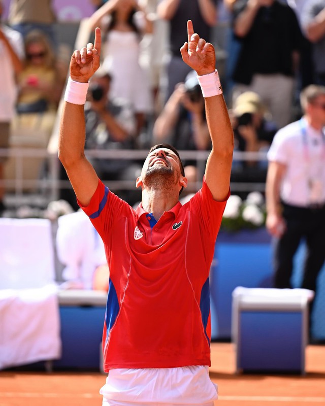Bật khóc vì ước nguyện giành HCV Olympic sau trận đấu dài 3 tiếng: Tuổi 37, Novak Djokovic xứng đáng vĩ đại nhất lịch sử quần vợt thế giới- Ảnh 1. Bật khóc vì ước nguyện giành HCV Olympic sau trận đấu dài 3 tiếng: Tuổi 37, Novak Djokovic xứng đáng vĩ đại nhất lịch sử quần vợt thế giới- Ảnh 1.