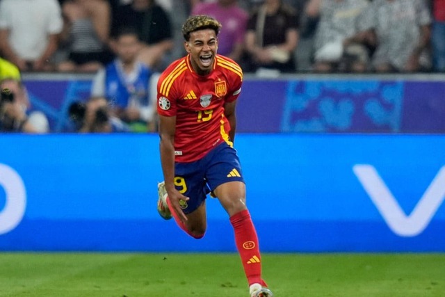 Thần đồng 17 tuổi Lamine Yamal khoe 2 kỷ lục Guinness vừa lập, Ronaldo lẫn Messi không bao giờ có thể phá vỡ- Ảnh 2. Thần đồng 17 tuổi Lamine Yamal khoe 2 kỷ lục Guinness vừa lập, Ronaldo lẫn Messi không bao giờ có thể phá vỡ- Ảnh 2.