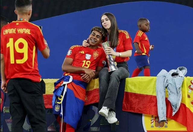 Thần đồng 17 tuổi Lamine Yamal khoe 2 kỷ lục Guinness vừa lập, Ronaldo lẫn Messi không bao giờ có thể phá vỡ- Ảnh 3. Thần đồng 17 tuổi Lamine Yamal khoe 2 kỷ lục Guinness vừa lập, Ronaldo lẫn Messi không bao giờ có thể phá vỡ- Ảnh 3.