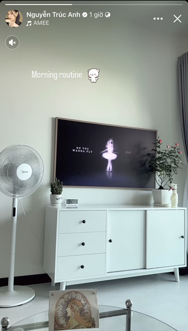 "Ngọc nữ" Việt tự tung bằng chứng đang sống chung với bạn trai - Ảnh 1. "Ngọc nữ" Việt tự tung bằng chứng đang sống chung với bạn trai - Ảnh 1.