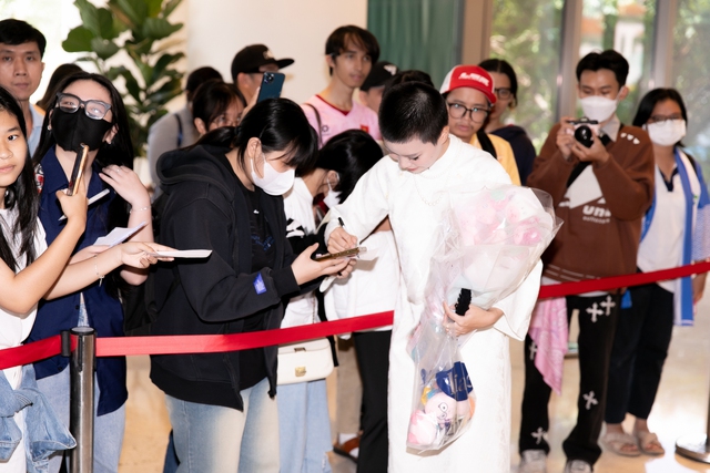 "Tổ đội visual" Thuỳ Tiên - Phương Anh Đào - Uyển Ân... bất ngờ "bại trận", lu mờ trước 1 sao nữ Vbiz!- Ảnh 11. "Tổ đội visual" Thuỳ Tiên - Phương Anh Đào - Uyển Ân... bất ngờ "bại trận", lu mờ trước 1 sao nữ Vbiz!- Ảnh 11.