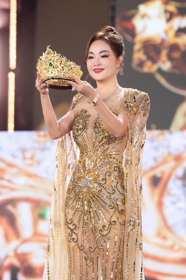 Nhà tài trợ Miss Grand ký hợp đồng đại sứ với Á hậu, không ký với Hoa hậu Quế Anh- Ảnh 2. Nhà tài trợ Miss Grand ký hợp đồng đại sứ với Á hậu, không ký với Hoa hậu Quế Anh- Ảnh 2.