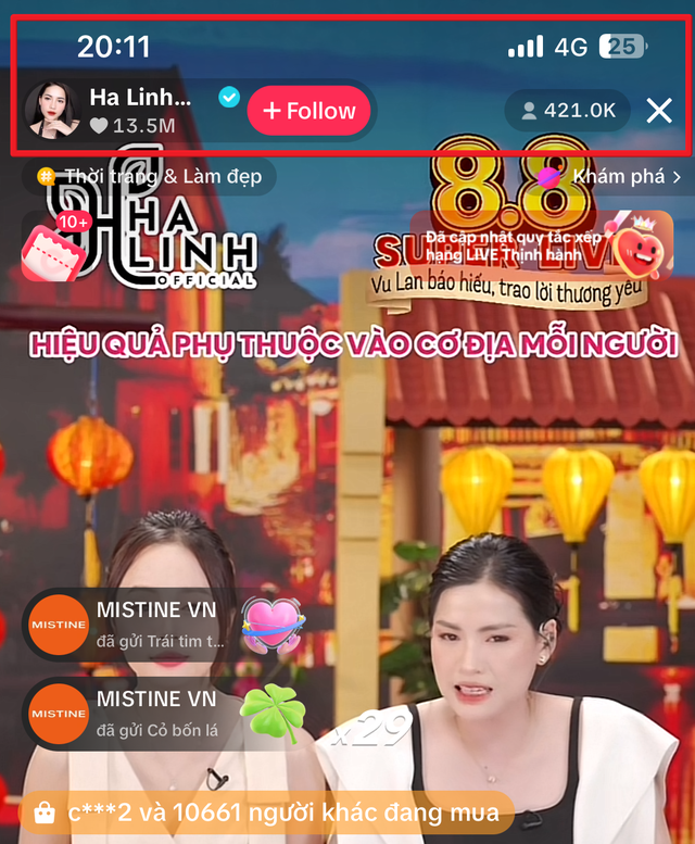 Võ Hà Linh bỗng ngã ra, khóc lóc ngay trên sóng livestream- Ảnh 2. Võ Hà Linh bỗng ngã ra, khóc lóc ngay trên sóng livestream- Ảnh 2.