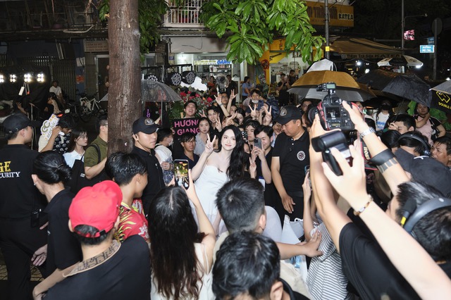 "Đại hội visual" cực hot: Lan Ngọc khoe dáng hậu du học Úc, Hà Hồ - Hương Giang có vượt ải cam thường?- Ảnh 4. "Đại hội visual" cực hot: Lan Ngọc khoe dáng hậu du học Úc, Hà Hồ - Hương Giang có vượt ải cam thường?- Ảnh 4.