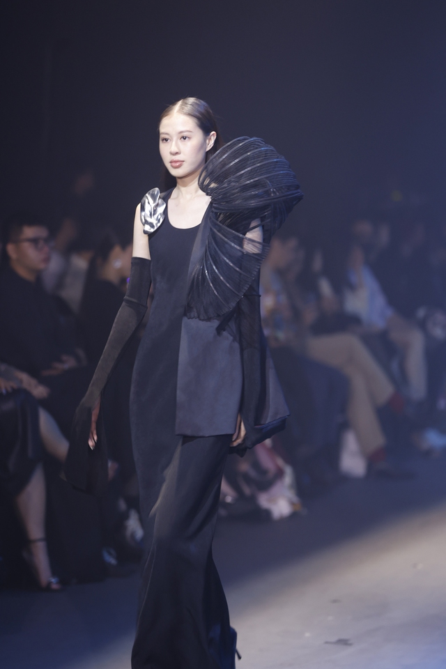 Nghỉ việc ở VTV sau 16 năm gắn bó, nữ MC trở lại đầy bất ngờ ở lĩnh vực mới, gây chú ý trong làng thời trang Việt - Ảnh 2. Nghỉ việc ở VTV sau 16 năm gắn bó, nữ MC trở lại đầy bất ngờ ở lĩnh vực mới, gây chú ý trong làng thời trang Việt - Ảnh 2.