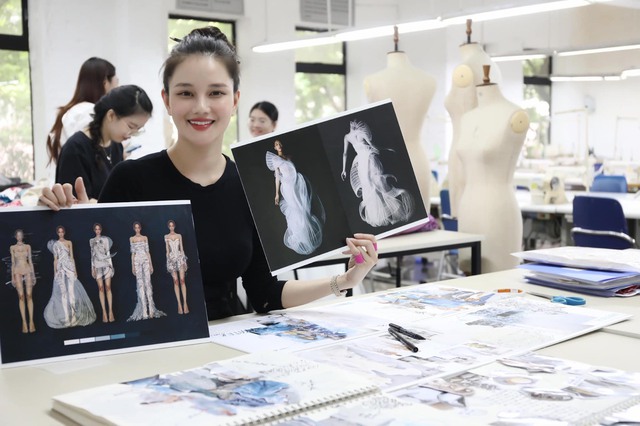 Nghỉ việc ở VTV sau 16 năm gắn bó, nữ MC trở lại đầy bất ngờ ở lĩnh vực mới, gây chú ý trong làng thời trang Việt - Ảnh 4. Nghỉ việc ở VTV sau 16 năm gắn bó, nữ MC trở lại đầy bất ngờ ở lĩnh vực mới, gây chú ý trong làng thời trang Việt - Ảnh 4.