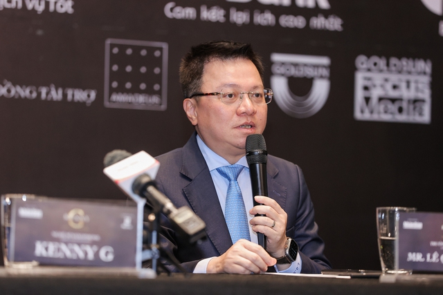 Vừa tặng kèn saxophone đấu giá, huyền thoại “triệu bản” Kenny G bật mí thêm một món quà khiến người hâm mộ Việt “nóng lòng” chờ mong - Ảnh 2. Vừa tặng kèn saxophone đấu giá, huyền thoại “triệu bản” Kenny G bật mí thêm một món quà khiến người hâm mộ Việt “nóng lòng” chờ mong - Ảnh 2.