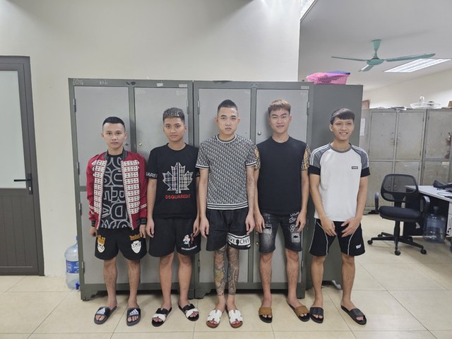 Công an bắt ổ lừa đảo hàng tỷ đồng, toàn các thanh niên sinh năm 2001-2005 ở Hà Nội - Ảnh 1. Công an bắt ổ lừa đảo hàng tỷ đồng, toàn các thanh niên sinh năm 2001-2005 ở Hà Nội - Ảnh 1.