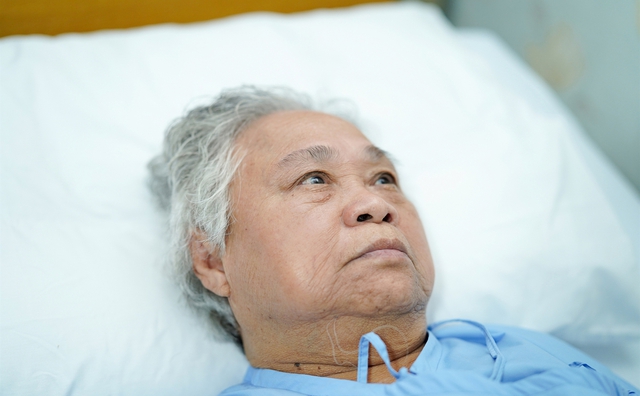 Không cho con trai, cụ ông 70 lập di chúc thừa kế 2 căn nhà và 3,3 tỷ đồng cho hàng xóm, nhưng phải hối hận khi biết 1 sự thật - Ảnh 1. Không cho con trai, cụ ông 70 lập di chúc thừa kế 2 căn nhà và 3,3 tỷ đồng cho hàng xóm, nhưng phải hối hận khi biết 1 sự thật - Ảnh 1.