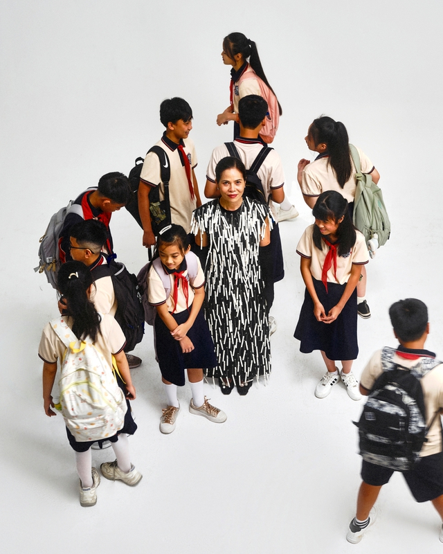 2 người mẫu đặc biệt của NTK Cường Đàm trong bộ ảnh mừng 20/11: “Họ là những người gieo giấc mơ” - Ảnh 1. 2 người mẫu đặc biệt của NTK Cường Đàm trong bộ ảnh mừng 20/11: “Họ là những người gieo giấc mơ” - Ảnh 1.