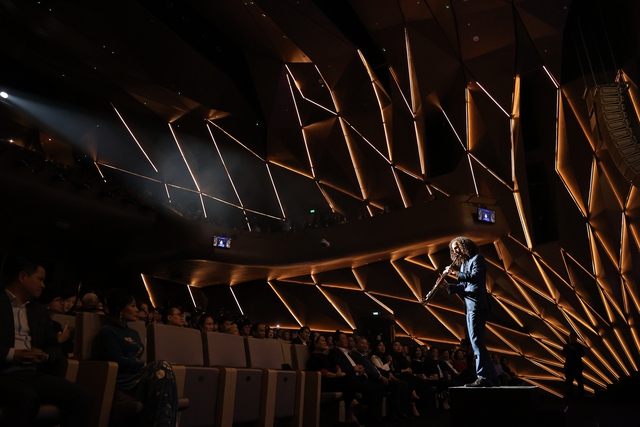 Huyền thoại Kenny G bất ngờ trở lại với đêm diễn thứ 2, thăng hoa cùng hàng nghìn khán giả, nhiều nghệ sĩ nổi tiếng cũng góp mặt - Ảnh 4. Huyền thoại Kenny G bất ngờ trở lại với đêm diễn thứ 2, thăng hoa cùng hàng nghìn khán giả, nhiều nghệ sĩ nổi tiếng cũng góp mặt - Ảnh 4.