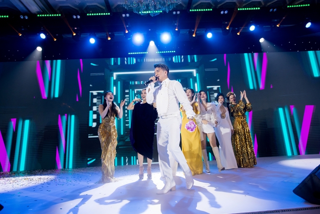 Bà xã doanh nhân kém 16 tuổi của Chi Bảo chi tiền tỷ tổ chức tiệc Vip: Chỉ mời duy nhất 100 khách, phải sở hữu điều kiện đặc biệt này - Ảnh 4. Bà xã doanh nhân kém 16 tuổi của Chi Bảo chi tiền tỷ tổ chức tiệc Vip: Chỉ mời duy nhất 100 khách, phải sở hữu điều kiện đặc biệt này - Ảnh 4.