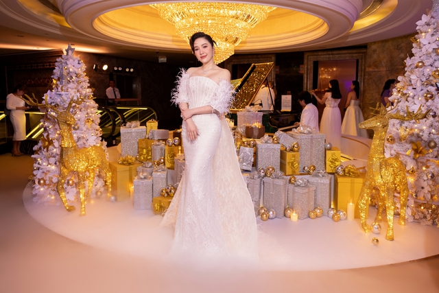 Bà xã doanh nhân kém 16 tuổi của Chi Bảo chi tiền tỷ tổ chức tiệc Vip: Chỉ mời duy nhất 100 khách, phải sở hữu điều kiện đặc biệt này - Ảnh 3. Bà xã doanh nhân kém 16 tuổi của Chi Bảo chi tiền tỷ tổ chức tiệc Vip: Chỉ mời duy nhất 100 khách, phải sở hữu điều kiện đặc biệt này - Ảnh 3.