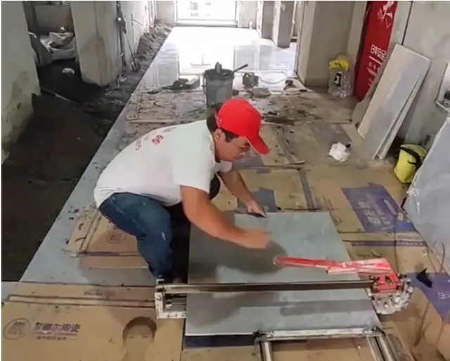 Chồng làm thợ xây nhưng tài khoản ngân hàng đột nhiên tăng 28 tỷ đồng, vợ hốt hoảng báo cảnh sát - Ảnh 1. Chồng làm thợ xây nhưng tài khoản ngân hàng đột nhiên tăng 28 tỷ đồng, vợ hốt hoảng báo cảnh sát - Ảnh 1.