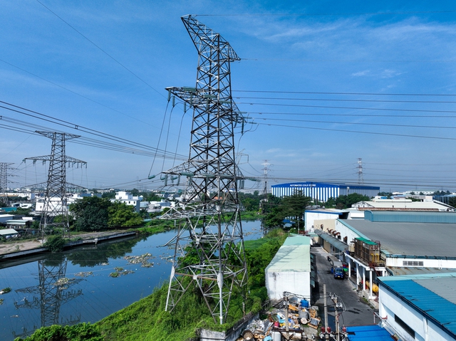 Con kênh dài nhất TPHCM dần lột xác khi được đầu tư 8.200 tỷ, đường bên kênh dài 63 km đang thành hình - Ảnh 9. Con kênh dài nhất TPHCM dần lột xác khi được đầu tư 8.200 tỷ, đường bên kênh dài 63 km đang thành hình - Ảnh 9.