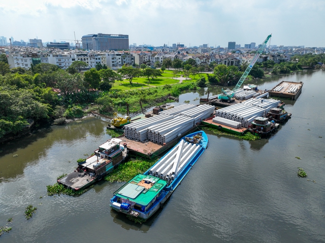 Con kênh dài nhất TPHCM dần lột xác khi được đầu tư 8.200 tỷ, đường bên kênh dài 63 km đang thành hình - Ảnh 6. Con kênh dài nhất TPHCM dần lột xác khi được đầu tư 8.200 tỷ, đường bên kênh dài 63 km đang thành hình - Ảnh 6.