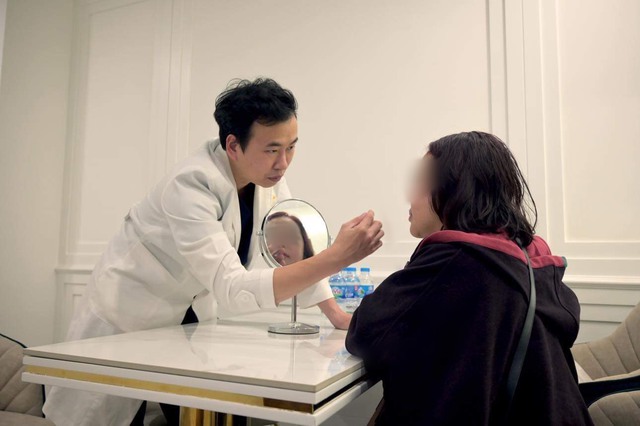 Dr Tuấn Nguyễn: “Khách hàng tìm đến tôi vì muốn đổi phong thủy gương mặt”- Ảnh 4.