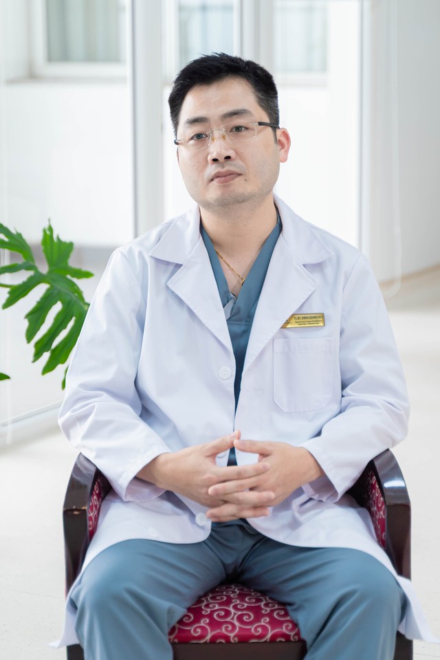 Tiến sĩ Đặng Quang Huy nói về kỹ thuật phẫu thuật cực khó Tiến sĩ Đặng Quang Huy nói về kỹ thuật phẫu thuật cực khó