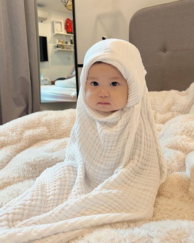 Em bé nổi tiếng nhất MXH Việt Nam là ai? Cháu gái tập đoàn may mặc nghìn tỷ chưa biết nói đã giúp bố mẹ kiếm hàng trăm triệu- Ảnh 3.
