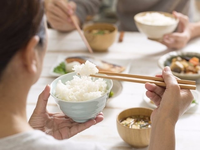 Người đàn ông U54 mỗi ngày chỉ ăn rau không cơm, sau 6 tháng đường huyết thay đổi Người đàn ông U54 mỗi ngày chỉ ăn rau không cơm, sau 6 tháng đường huyết thay đổi