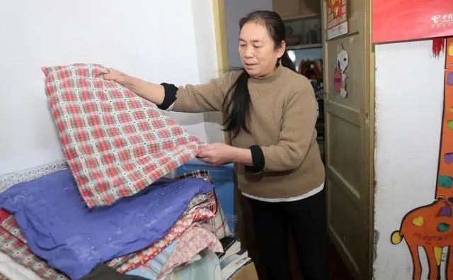 Cụ bà U75 có 1,4 tỷ đồng vẫn “khổ nhất làng”, bật khóc vì kế hoạch nghỉ hưu: Tôi hối hận tột cùng vì đã làm điều này - Ảnh 2.