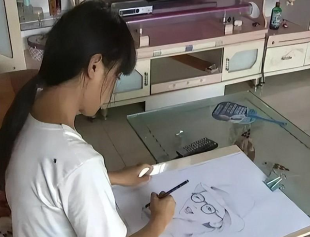 Nhận nuôi đứa trẻ bị dị tật bẩm sinh, 19 năm sau người đàn ông nghèo được hưởng trái ngọt: Cô gái nhỏ vang danh 1 vùng nhờ tài năng đặc biệt- Ảnh 4. Nhận nuôi đứa trẻ bị dị tật bẩm sinh, 19 năm sau người đàn ông nghèo được hưởng trái ngọt: Cô gái nhỏ vang danh 1 vùng nhờ tài năng đặc biệt- Ảnh 4.