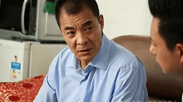 Cụ ông công bố di chúc chia 2,2 tỷ đồng cho 3 người con: Con cả lập tức xé tờ giấy thừa kế và phản ứng lạ của 2 người còn lại- Ảnh 2. Cụ ông công bố di chúc chia 2,2 tỷ đồng cho 3 người con: Con cả lập tức xé tờ giấy thừa kế và phản ứng lạ của 2 người còn lại- Ảnh 2.