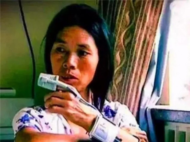 Người phụ nữ 40 năm hoàn toàn không ngủ vẫn khỏe mạnh bình thường, bác sĩ đặt máy đo sóng não theo dõi 48 tiếng mới phát hiện sự thật kinh ngạc- Ảnh 3. Người phụ nữ 40 năm hoàn toàn không ngủ vẫn khỏe mạnh bình thường, bác sĩ đặt máy đo sóng não theo dõi 48 tiếng mới phát hiện sự thật kinh ngạc- Ảnh 3.